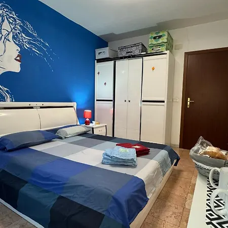 Camere artistiche in appartamento-3
